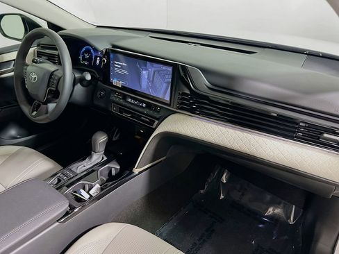 Used 2025 Toyota Camry XLE AWD/4WD image 25