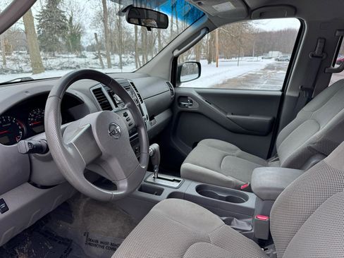 Used 2010 Nissan Frontier SE AWD/4WD image 25