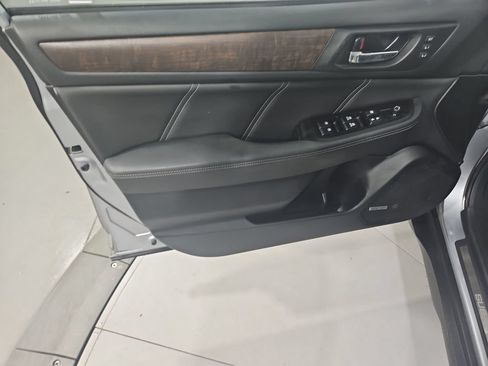 Used 2018 Subaru Outback 3.6R Limited AWD/4WD image 11