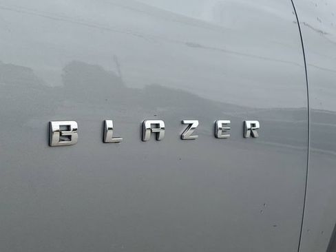 Used 2025 Chevrolet Blazer LT FWD image 6