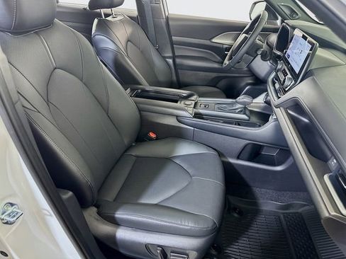 Used 2025 Toyota Grand Highlander AWD Hybrid image 12
