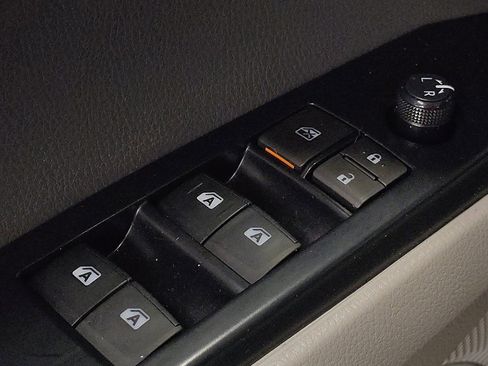 Used 2019 Toyota Camry SE image 27