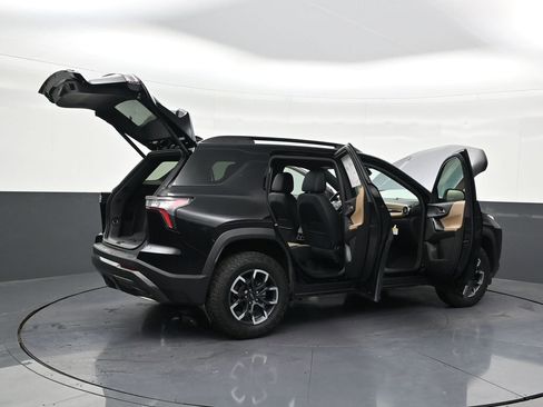 Used 2025 Chevrolet Equinox ACTIV w/ Safety and Technology Package image 31