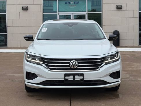 Used 2022 Volkswagen Passat 2.0T FWD image 3