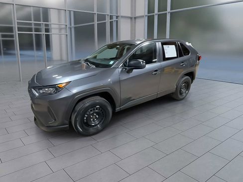 Certified 2022 Toyota RAV4 LE image 4