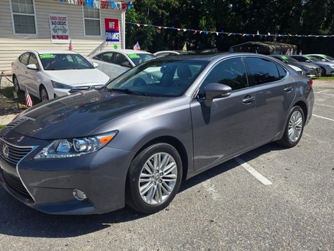 Used 2013 Lexus ES 350 w/ Luxury Pkg FWD image 2