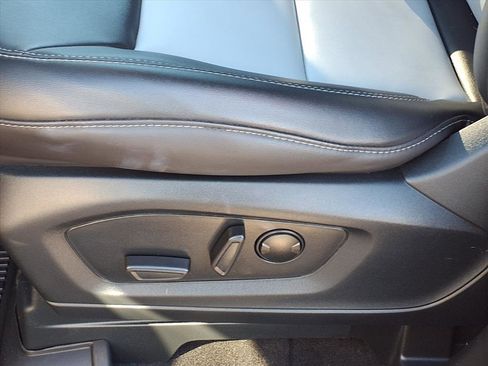 Used 2023 Ford Explorer XLT w/ Equipment Group 202A image 4