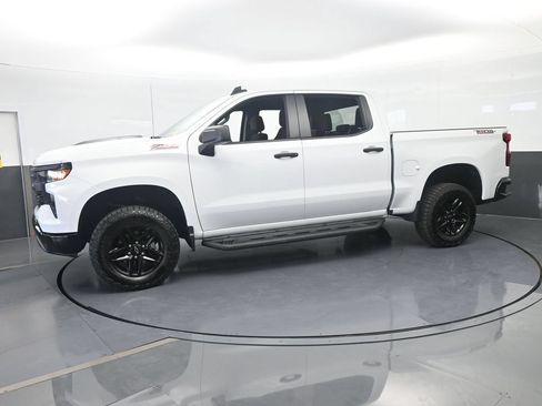 Used 2024 Chevrolet Silverado 1500 Custom Trail Boss AWD/4WD image 2