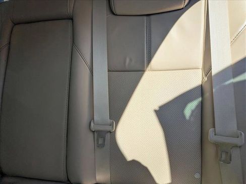 Used 2017 Toyota Avalon Limited image 11