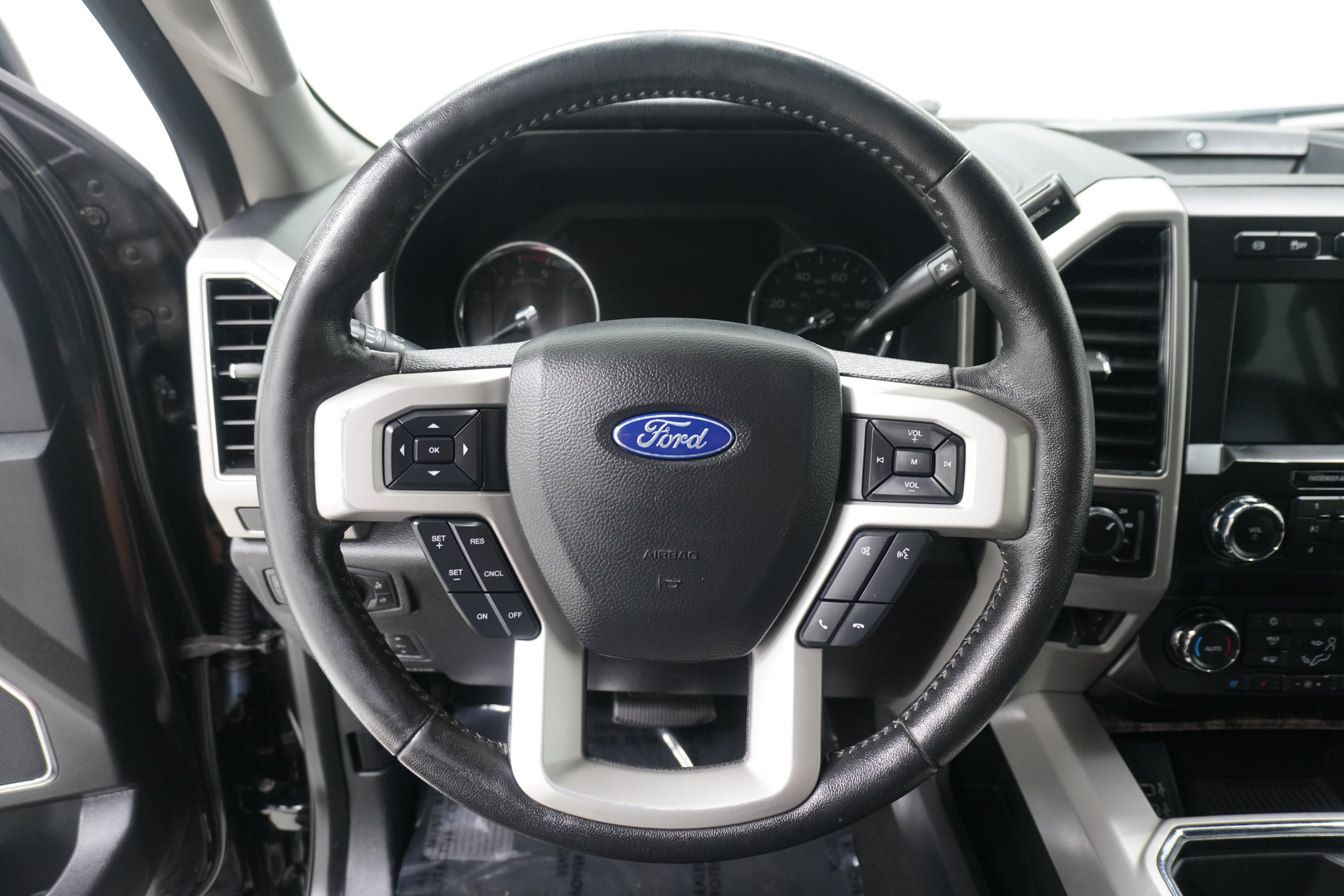 Used 2019 Ford F250 Lariat w/ Lariat Ultimate Package AWD/4WD image 18