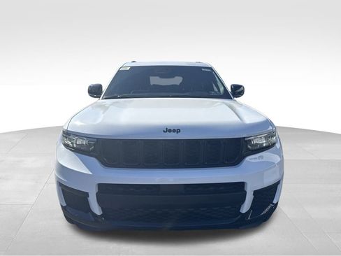New 2025 Jeep Grand Cherokee L Altitude image 2