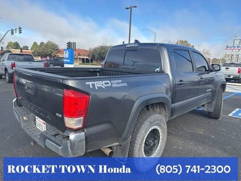 Used 2018 Toyota Tacoma TRD Off-Road image 7