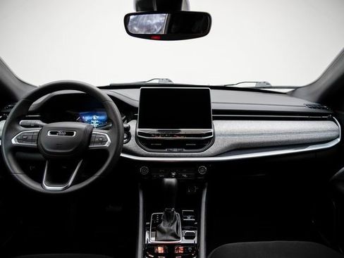 Used 2024 Jeep Compass Sport image 18