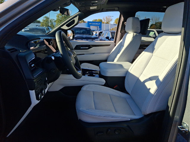 Used 2025 Chevrolet Tahoe Premier AWD/4WD image 2