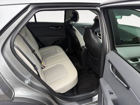 Used 2023 Kia Niro EX image 18