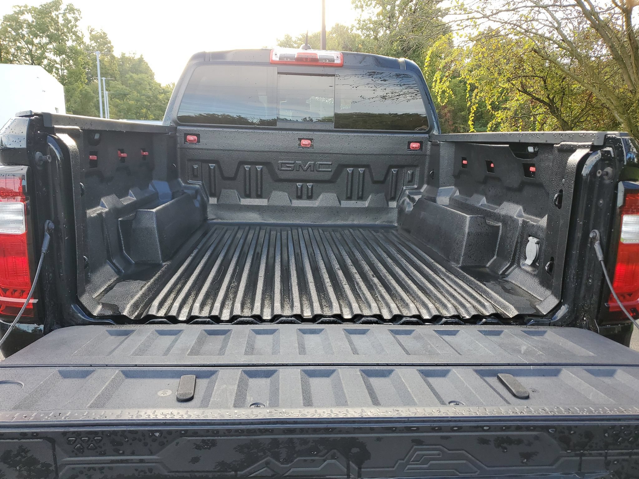 Used 2024 GMC Canyon AT4 w/ Canyon Safety Plus Package AWD/4WD image 10