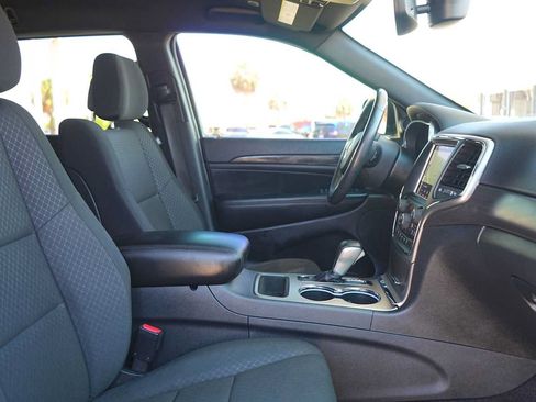 Used 2018 Jeep Grand Cherokee Laredo RWD image 15