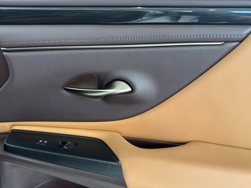 Certified 2021 Lexus ES 300h w/ Accessory Package 2 FWD image 21