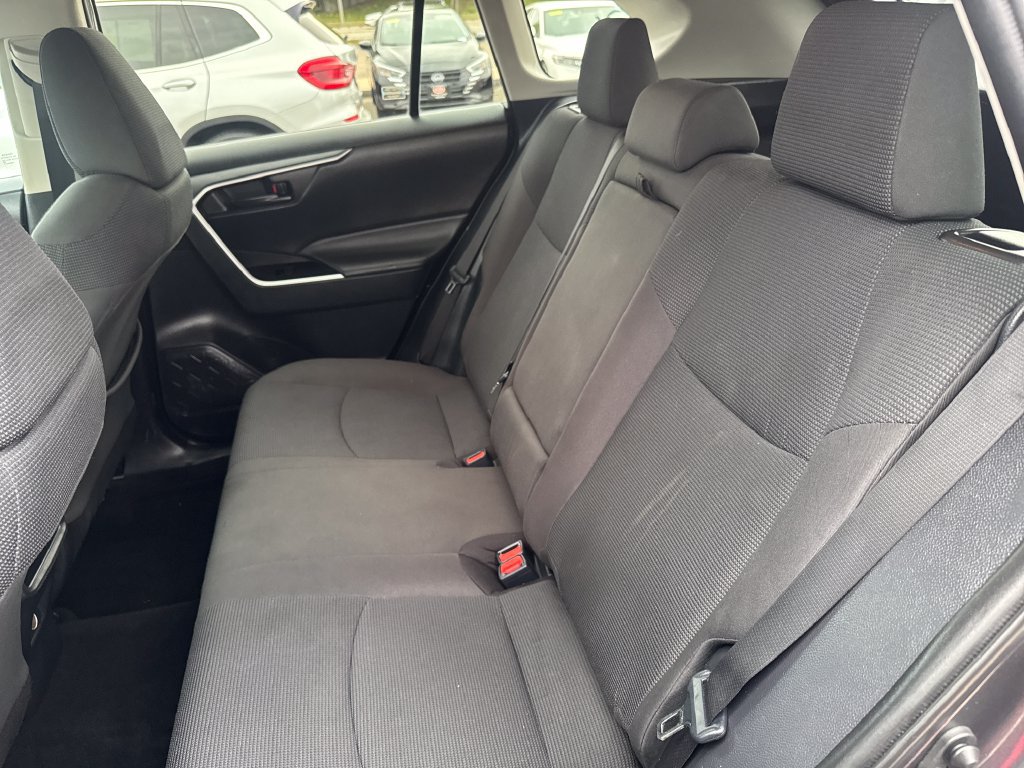 Used 2021 Toyota RAV4 LE AWD/4WD image 34