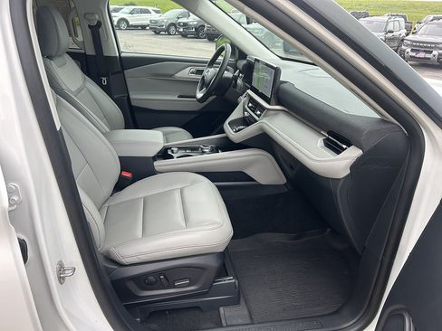 Used 2025 Ford Explorer Active w/ Active Comfort Package AWD/4WD image 20