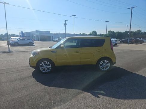 Used 2015 Kia Soul + FWD image 9