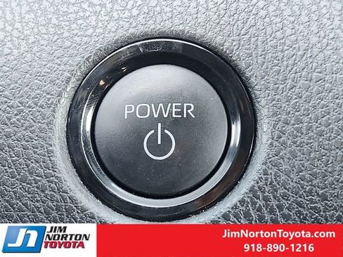 Used 2025 Toyota Camry SE image 21