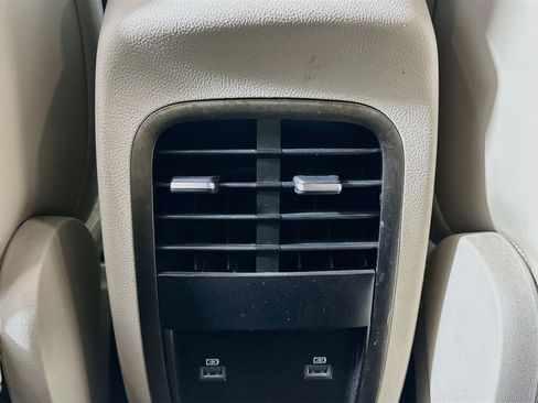 Used 2019 Lincoln MKC Select w/ Select Plus Package FWD image 28