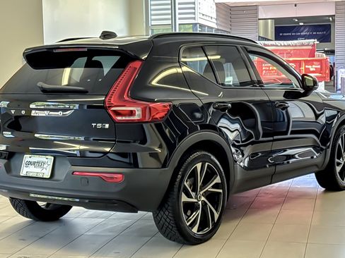 Used 2022 Volvo XC40 T5 R-Design w/ Advanced Package AWD/4WD image 4