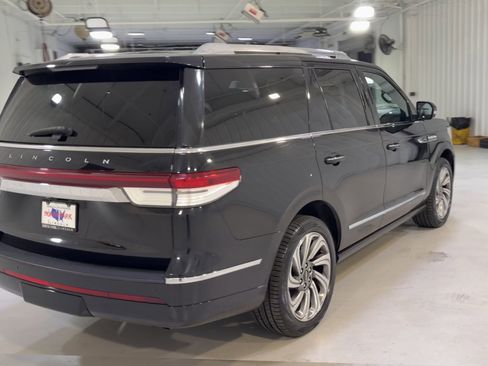 Used 2023 Lincoln Navigator Reserve AWD/4WD image 9