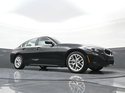 New 2025 BMW 330i xDrive Sedan w/ Premium Package AWD/4WD image 21