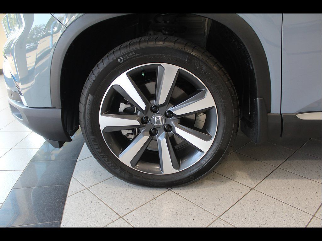 Certified 2025 Honda Pilot Touring image 9