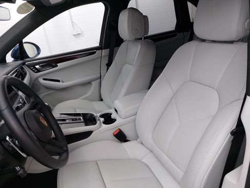 Certified 2026 Porsche Macan AWD/4WD image 17