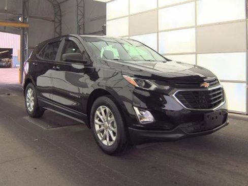 Used 2020 Chevrolet Equinox LS image 2