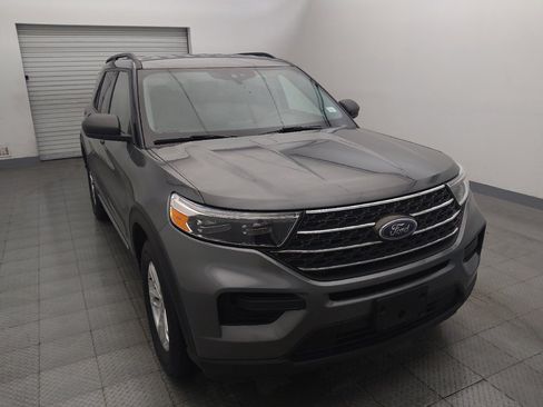 Used 2023 Ford Explorer XLT AWD/4WD image 14