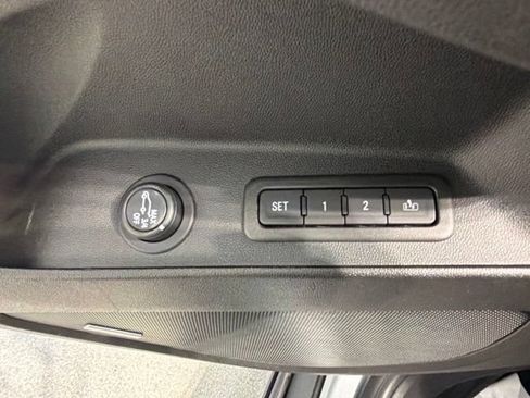 Used 2024 Chevrolet Equinox Premier AWD/4WD image 18