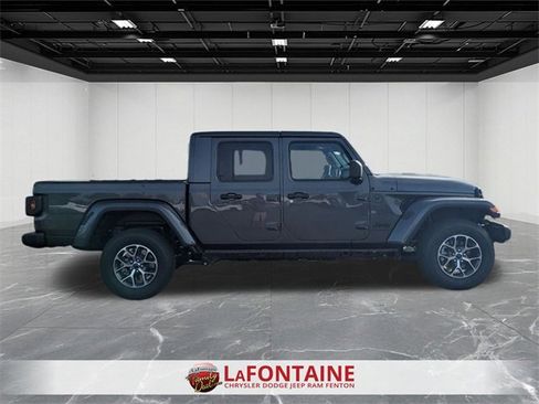 New 2025 Jeep Gladiator Sport image 7