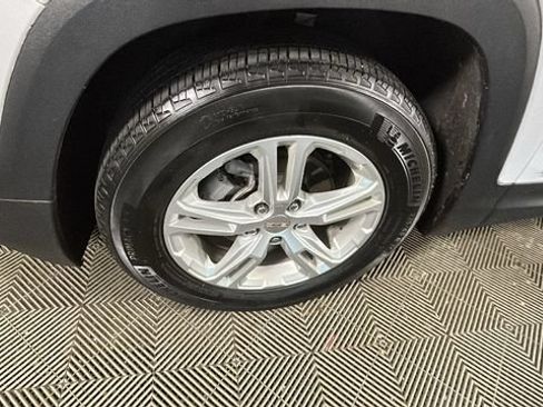 Used 2023 GMC Terrain SLE FWD image 9