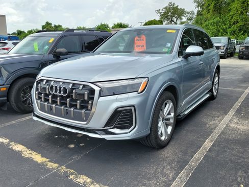 Used 2025 Audi Q7 2.0T Premium w/ Convenience Package AWD/4WD image 3