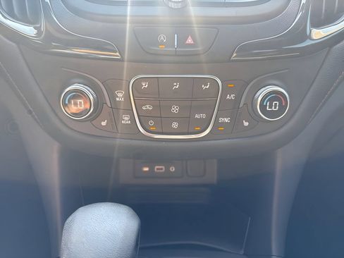 Used 2022 Chevrolet Equinox RS w/ LPO, Hit The Road Package FWD image 23