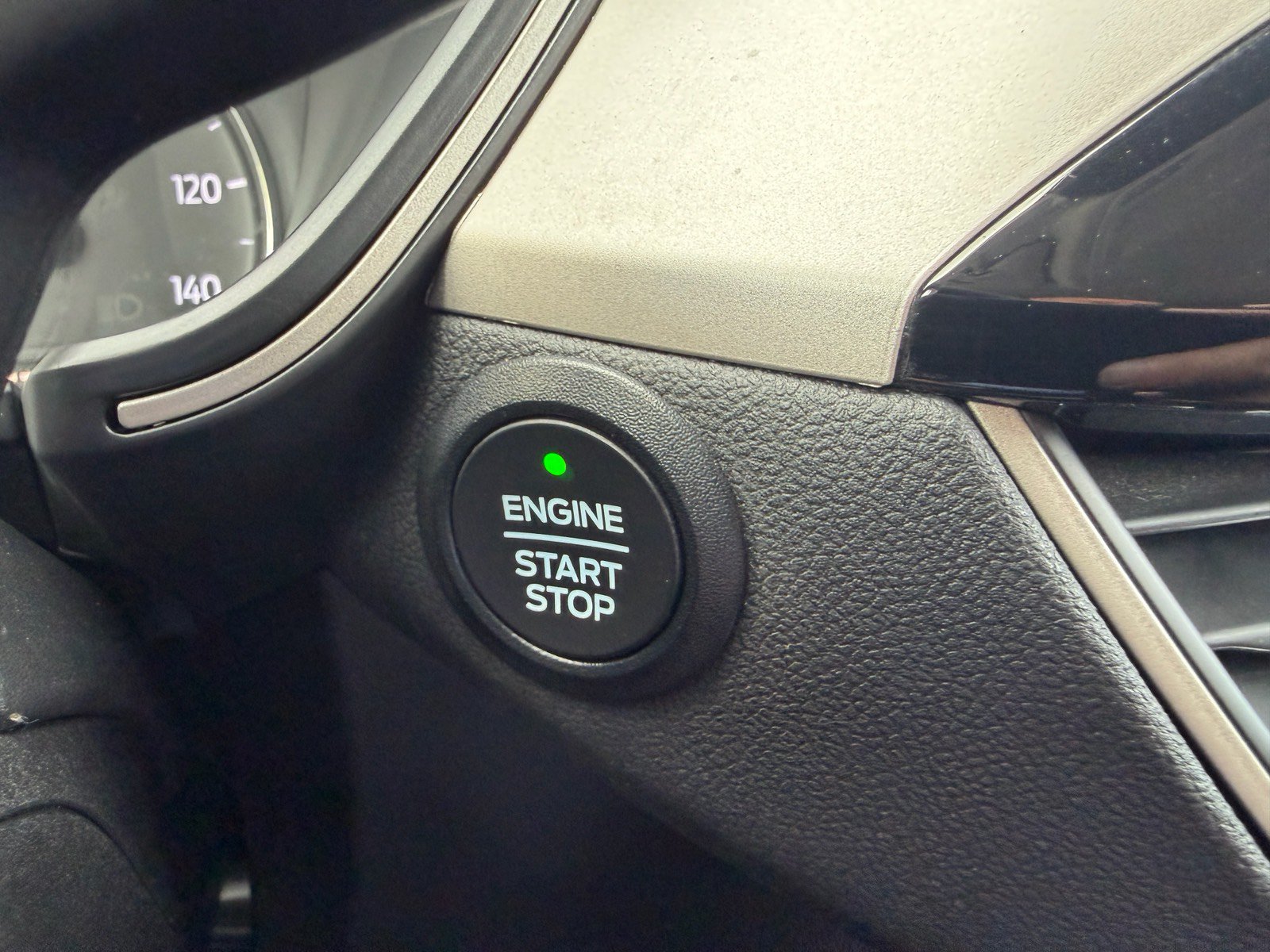 Used 2022 Ford Escape SE FWD image 26