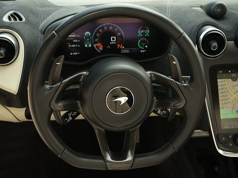 Used 2019 McLaren 570S Spider image 16