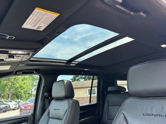 Used 2021 GMC Yukon XL Denali w/ Denali Premium Package AWD/4WD image 13