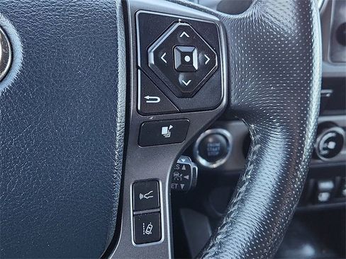 Used 2018 Toyota Tacoma SR image 18