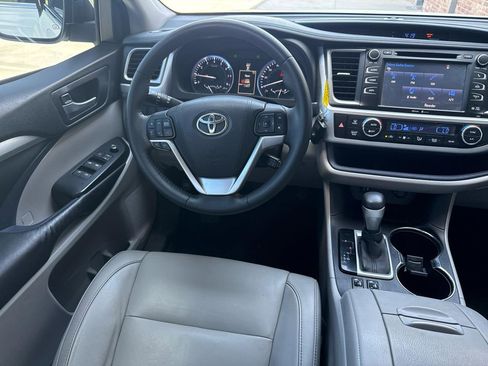 Used 2015 Toyota Highlander XLE FWD image 39