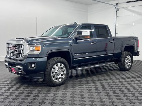 Used 2018 GMC Sierra 2500 Denali w/ Duramax Plus Package AWD/4WD image 1