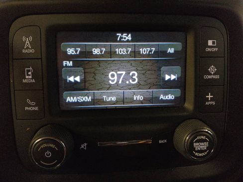 Used 2017 Jeep Renegade Latitude FWD image 25