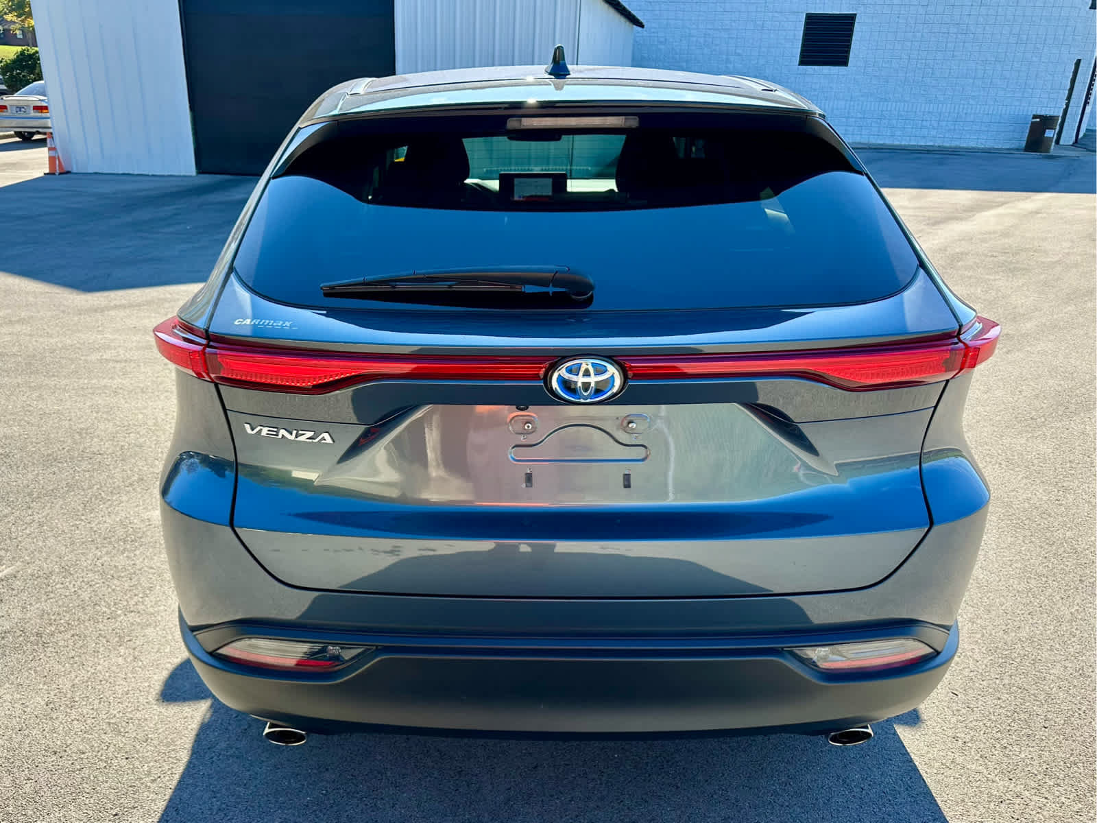 Used 2024 Toyota Venza LE AWD/4WD image 6