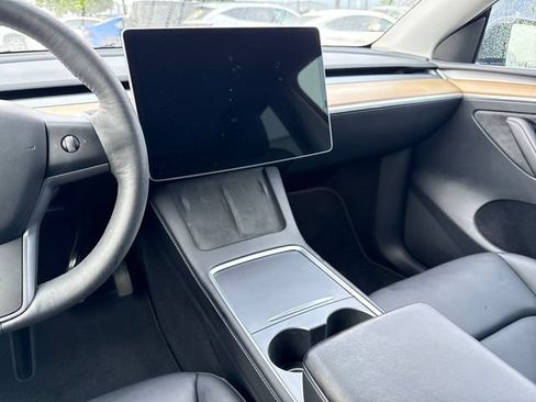 Used 2024 Tesla Model Y Long Range AWD/4WD image 22