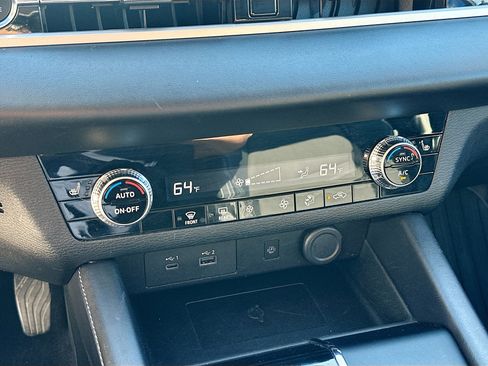 Used 2024 Mitsubishi Outlander SE image 23