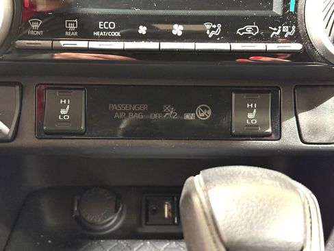 Certified 2019 Toyota RAV4 XLE w/ Convenience Package image 30